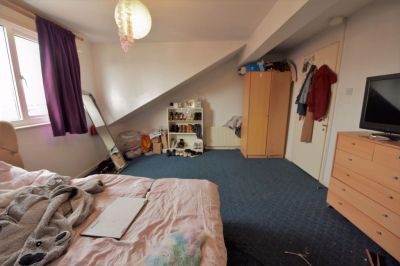 4 bedroom House in Norwood Place, Leeds - Photo 3