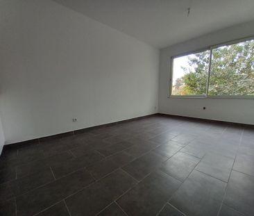 Location Appartement 1 pièce 23m² MARSEILLE 11ème - Photo 2