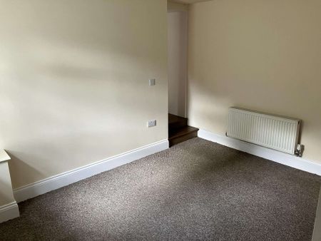 2 Bedroom end of terrace house with garden - Photo 2