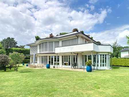 Superb ground floor with private garden in secure residence - Photo 4