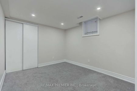Detached Home For Lease | N9253934 - Photo 2