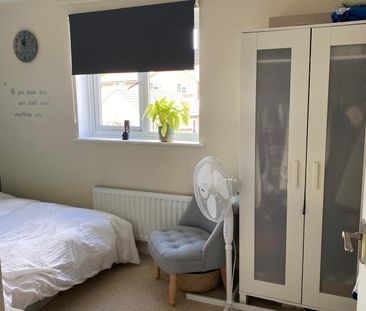 2 bedroom mid-terrace to rent Elm Drive - Photo 3