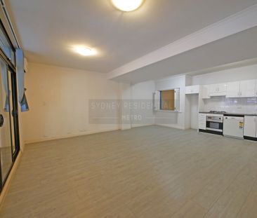 Oversize freshly painted 1 Bedroom Apartment - Axis Apartment - Photo 1