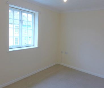 1 bedroom retirement property to rent - Photo 5