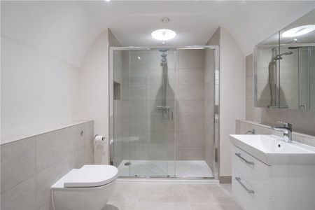 Spacious one bedroom apartment in a desirable location close to Montagu Square. - Photo 5