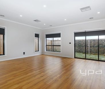 16 Adlington Avenue, GREENVALE - Photo 3