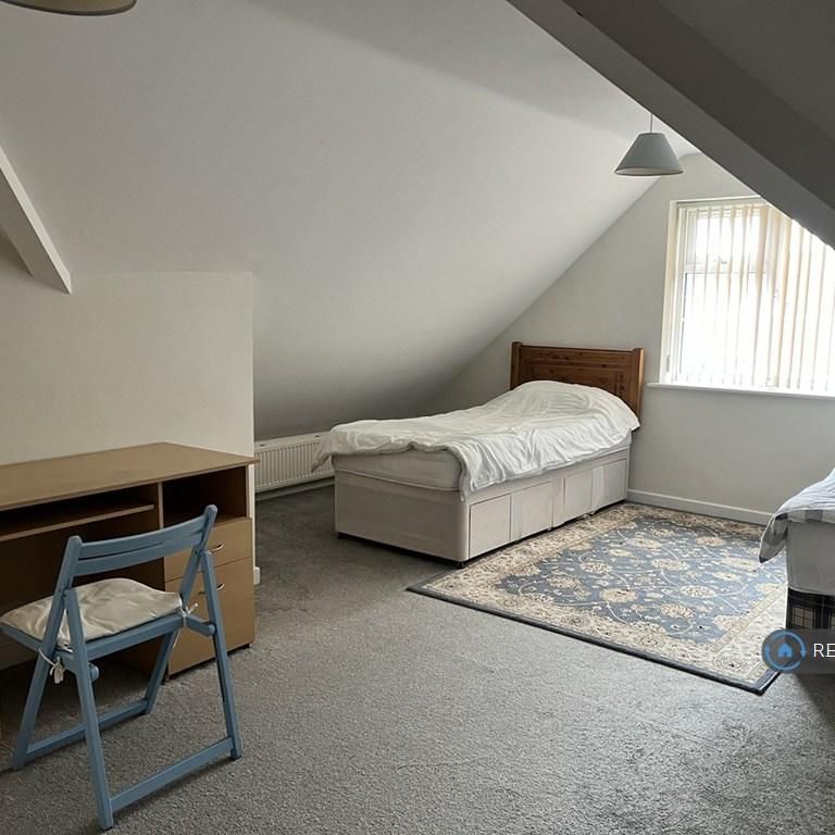 1 bedroom in a house share to rent - Photo 1