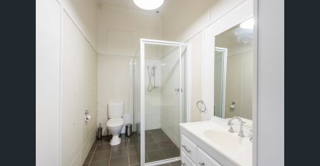 EXECUTIVE RIVERFRONT RENTAL - Photo 3