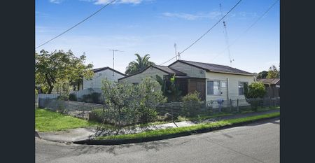 Ideal Family Home - Photo 2