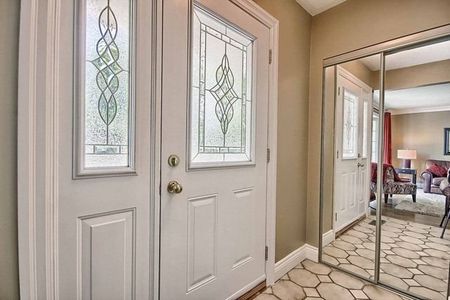 For Lease - 28 Collins Crescent, Aurora, Ontario - Photo 4