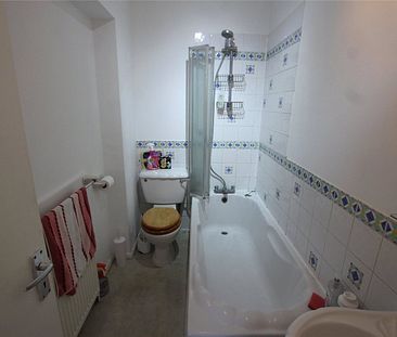 Double room in three Double Bedroom Flat- Whitechapel, E1 2EU. - Photo 1