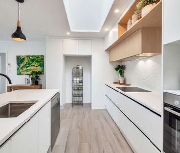 Charming 2 bed + Garage single level house - Photo 4