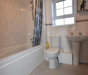 2 bedroom flat to rent - Photo 4