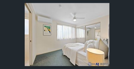 Vacant & Move-In Ready Townhouse in Prime Southport Location - Photo 5