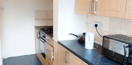 1 bedroom in a house share to rent - Photo 2