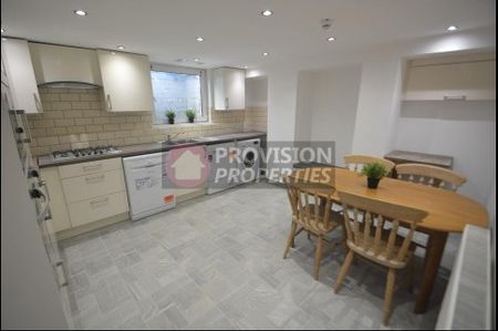 5 Bedroom Houses to Rent in Leeds - Photo 5