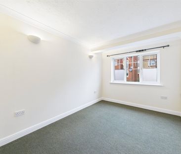 Pinkers Mead, Emersons Green, Bristol, BS16 - Photo 3