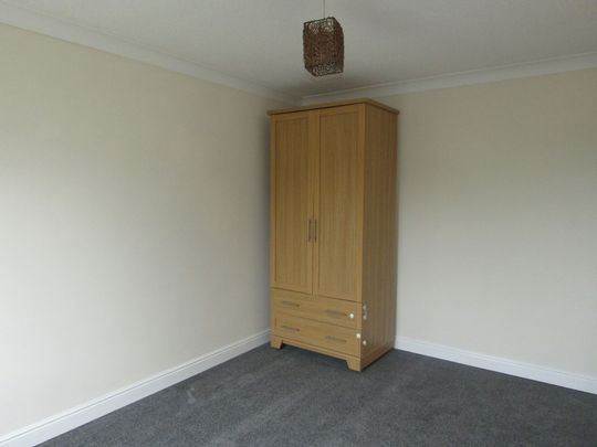 3 bed Terraced - To Let - Photo 1