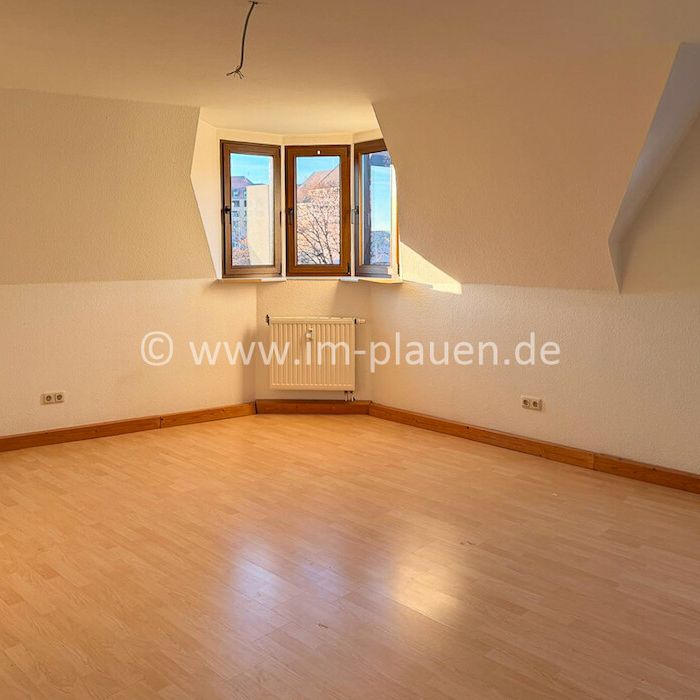 Plauen-Neundorf: 2-Zimmer-Dachgeschosswohnung mit Balkon + Stellplatz - Photo 1
