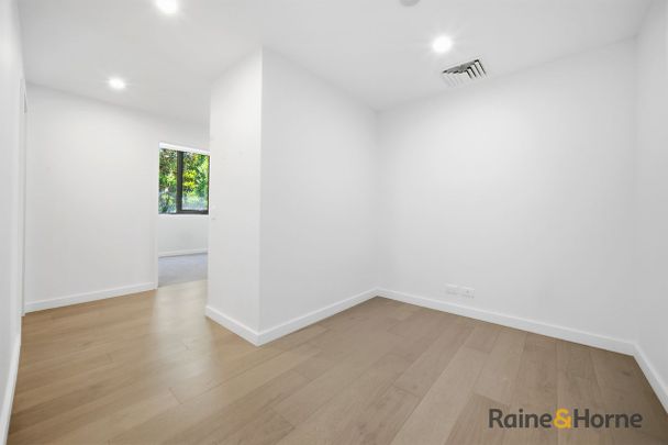 Near- New Modern 2 Bedroom Apartment in the Heart of Rouse Hill - Photo 1