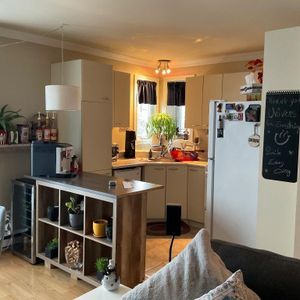 MÉTRO LAVAL 31/2 HAUT DE TRIPLEX LIBRE LE 1er AVRIL - Photo 2