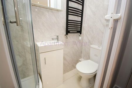 1 bedroom in a flat share to rent - Photo 3