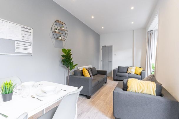 Playfair #4 - Photo 1