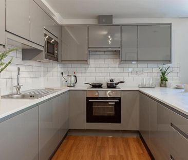 1 bedroom in a flat share to rent - Photo 6