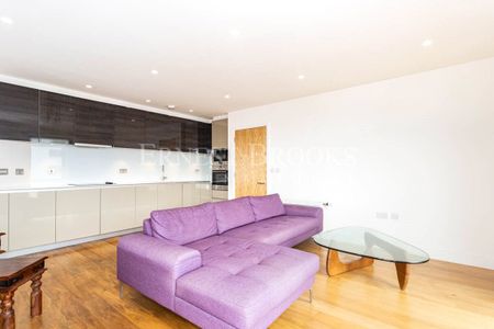 12 Rathbone Market, Barking Road, E16 1GZ - Photo 2