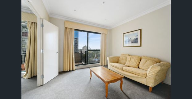 Two-Bedroom Apartment in a Prime City Location - Photo 1