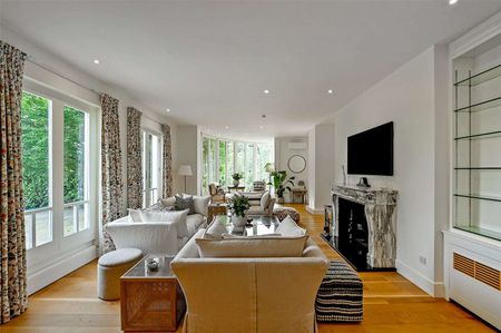 Exceptional country estate with fine equestrian facilities, outdoor swimming pool and stunning views across London's iconic skyline. - Photo 2