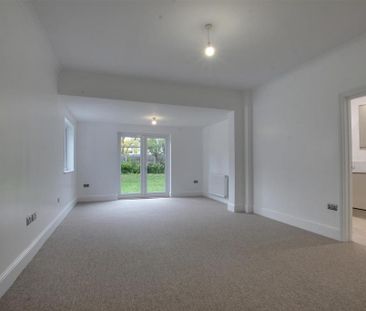 3 bedroom detached bungalow to rent - Photo 4