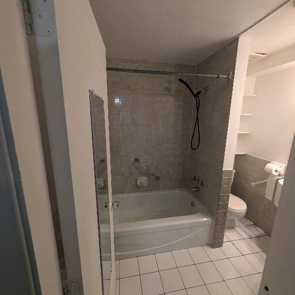 chambre avec salle de bain complète - Photo 1