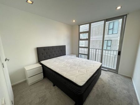 Central 2BR Apartment with Balcony! - Photo 2