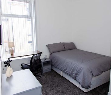 6 bedroom terraced house to rent - Photo 2