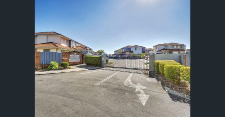 BREAK LEASE - $620 weekly until 4/02/26, then $700 weekly - Available from 11th December - Sorry NO PETS ALLOWED - Photo 5