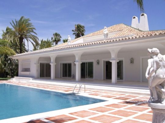 10 bedroom luxury Villa for rent in Calle París, Marbella, Andalusia - Photo 1