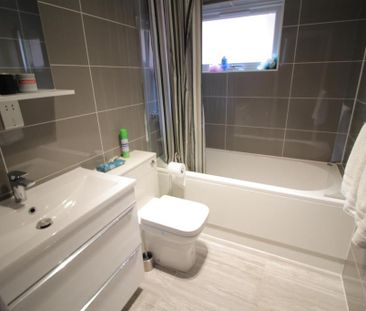 6 bedroom detached house to rent - Photo 4