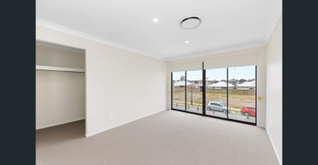 Spacious Family Home - Photo 3