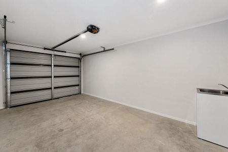 2 Bedroom Townhouse with Walk-in Wardrobes - Photo 2