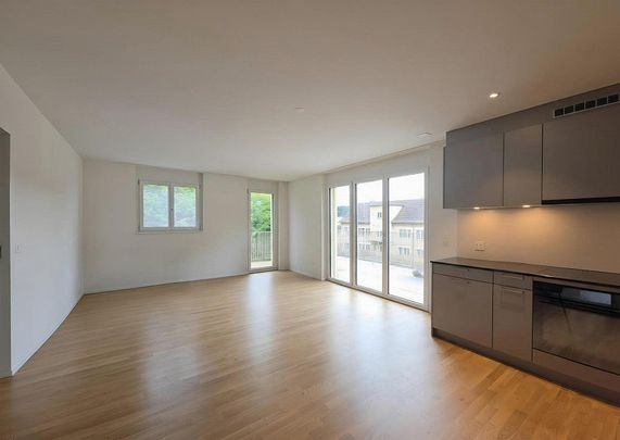 Moderne 2.5-Zimmer-Wohnung mit grossem Balkon in Thayngen! - Photo 1