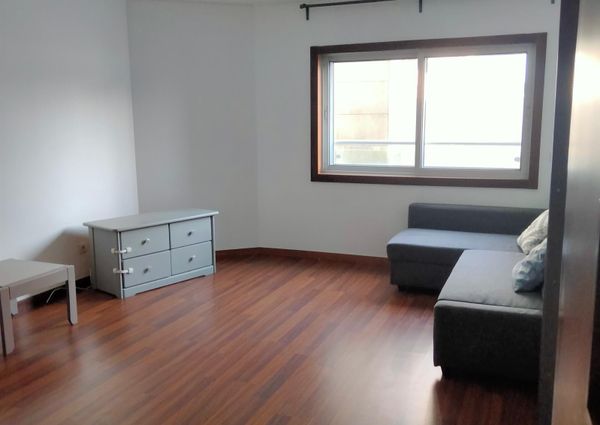 Apartamento T1 luminoso na Rua Henrique de Sousa Reis no Porto