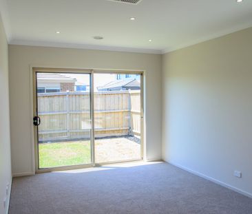 4 Elland Rd, Clyde North, Vic 3978 - Photo 4