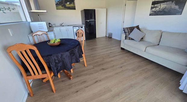 Idyllic location, furnished 1 bedroom unit - Photo 1