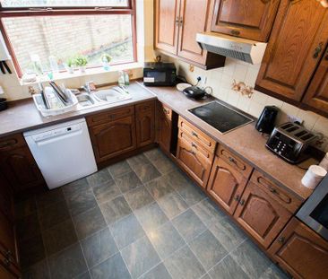 4 bedroom detached house to rent - Photo 2