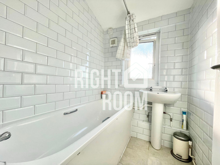 Room 4, Berkeley Walk, London N7 - Photo 5