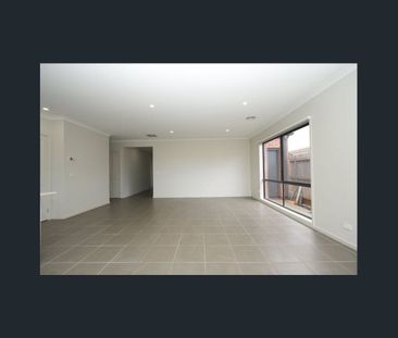 4 Bedroom Family House! - Photo 2