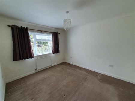 2 bedroom semi-detached bungalow to rent - Photo 2