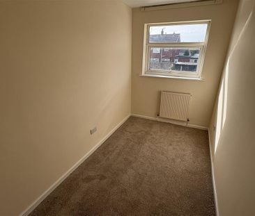 2 bedroom end of terrace house to rent - Photo 2
