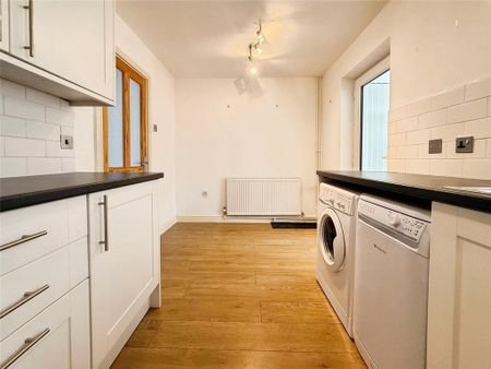 2 bedroom terraced house to rent - Photo 3